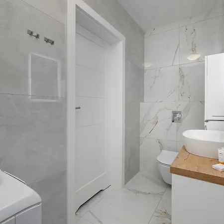 Miedzywodzie Beautiful Apartment With Garden & Parking By Noclegi Renters Eksteriør bilde