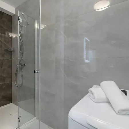Miedzywodzie Beautiful Apartment With Garden & Parking By Noclegi Renters Eksteriør bilde
