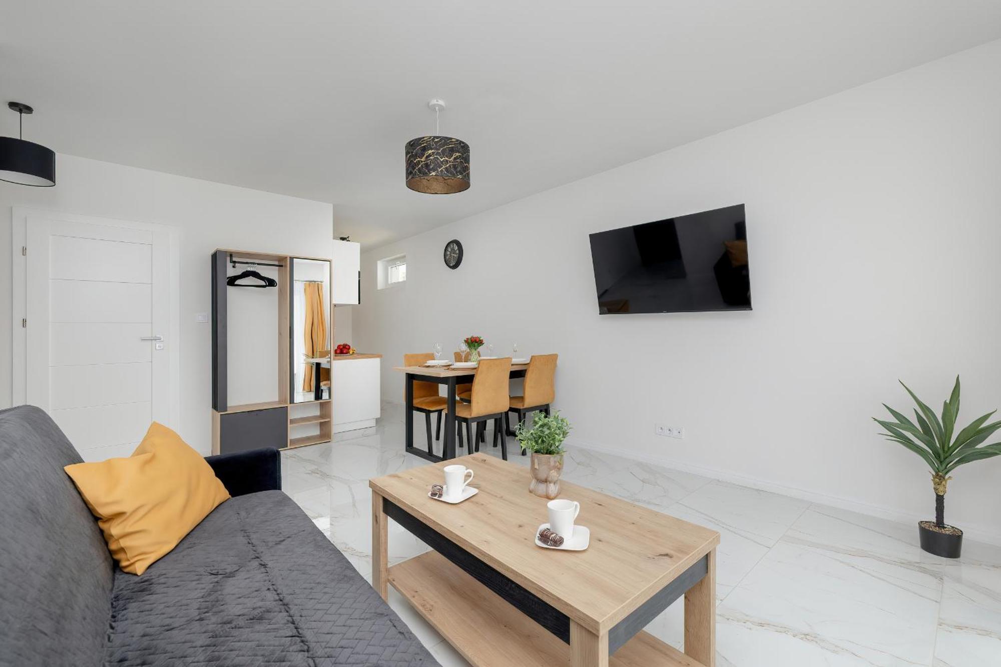 Beautiful With Garden & Parking By Renters Miedzywodzie