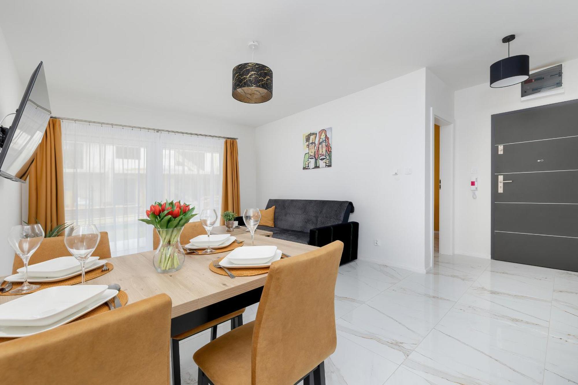 Beautiful With Garden & Parking By Renters Apartment