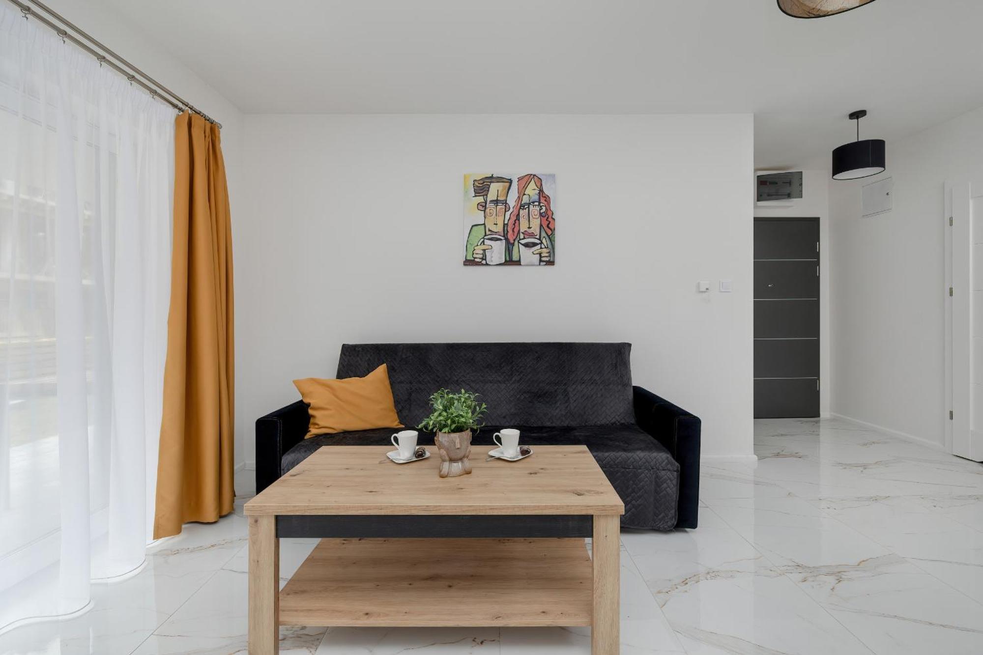 Beautiful With Garden & Parking By Renters Apartment *